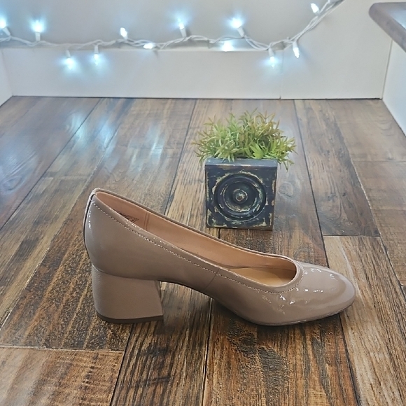 New Vionic Women's Patent Leather Chunky Heel Pumps - Picture 8 of 13